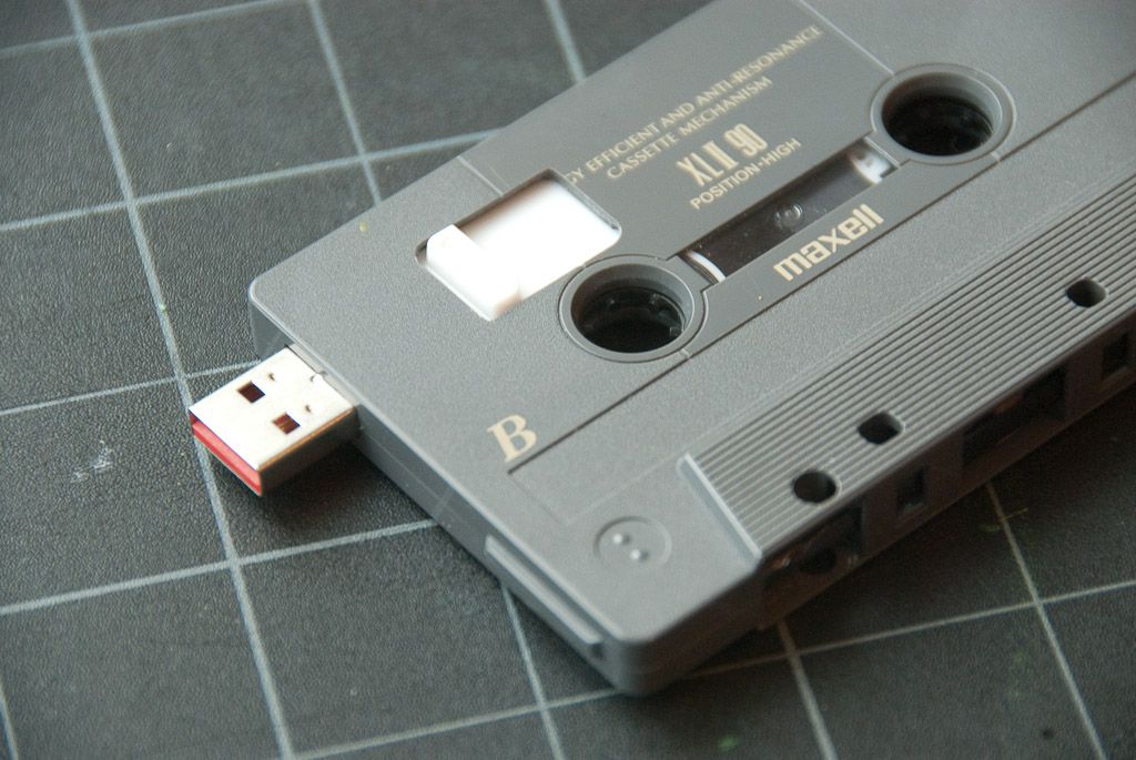 Usb mixtape (128mb cassette tape flash drive by